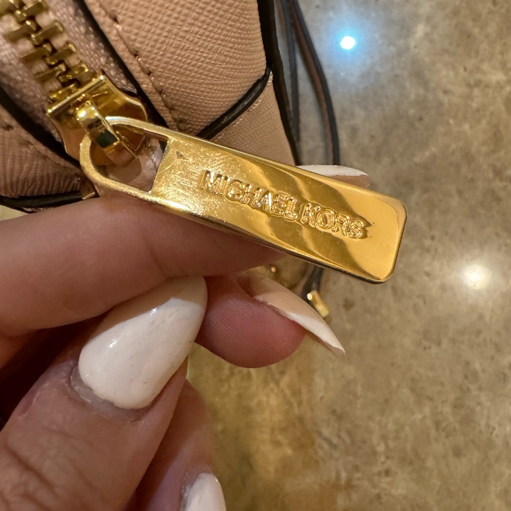 Michael Kors Jet Set Crossbody - Picture 3 of 6